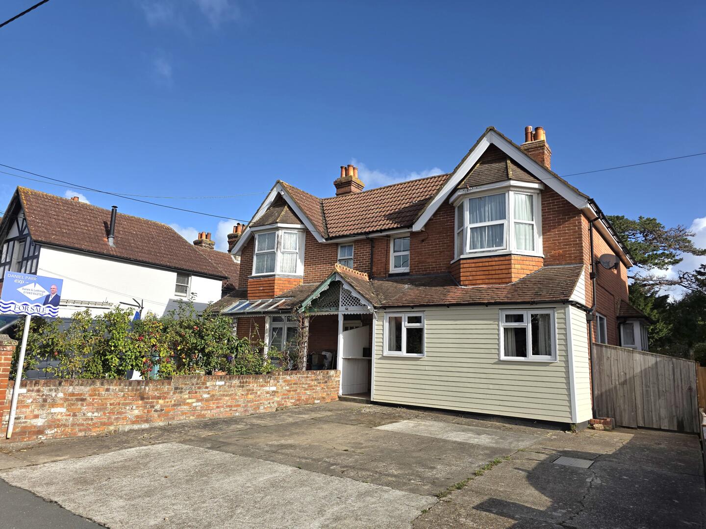 4 bed property in The Avenue, Totland Bay